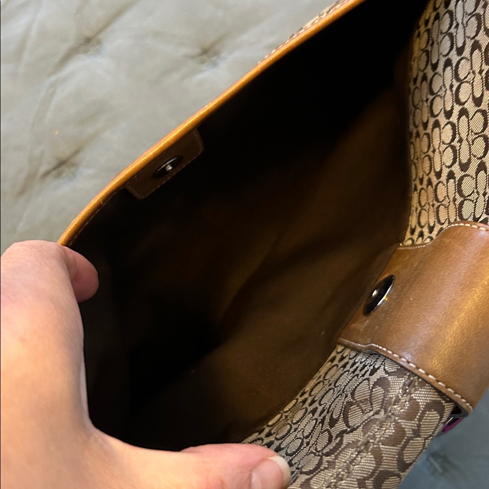 VTG Coach Signature Brown and Tan Patterned Shoulder Bag - Picture 11 of 14